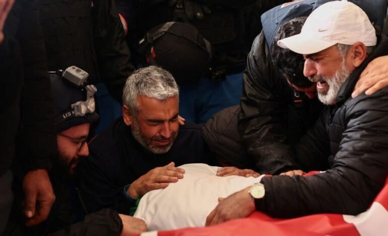 Líbano reporta más de mil muertos por los ataques de Israel, mientras Hezbolá promete combatir «sin límites»