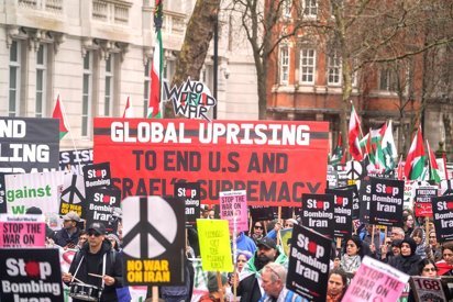 LONDRES: Miles manifestantes piden parar ofensiva sobre Irán