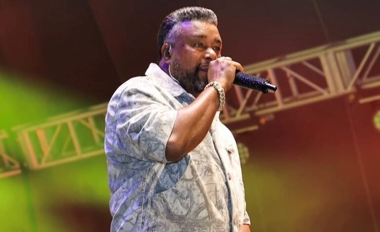 Luis Miguel del Amargue y Bulin 47 cierran el Carnaval Vegano