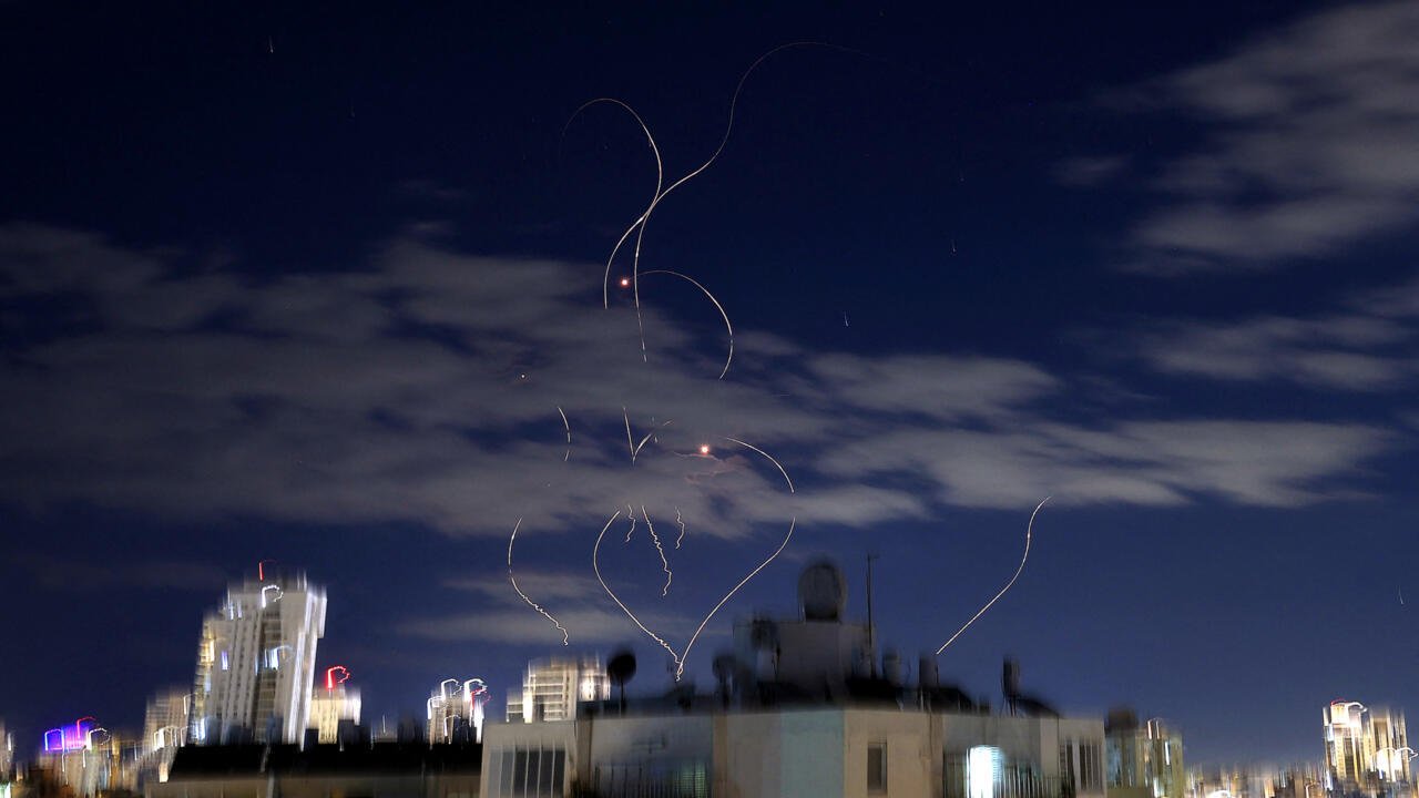 Medio Oriente: primeros ataques con misiles iraníes contra Israel tras la elección del nuevo líder supremo