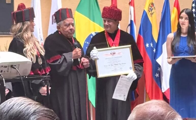 MEXICO: Entregan doctorado
a embajador de R. Dominicana