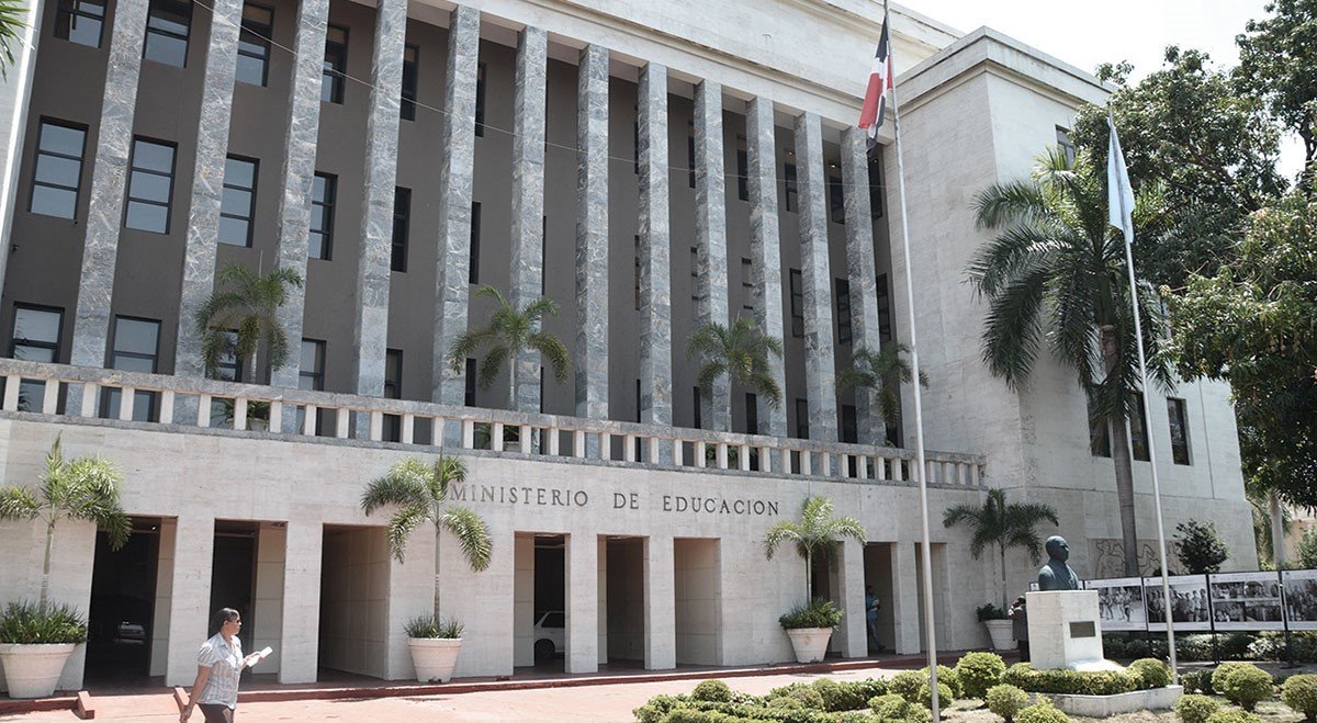 Ministerio de Educación rechaza paros injustificados de docentes