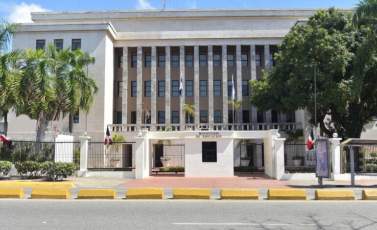 Ministerio Educación inicia una «evaluación de desempeño»