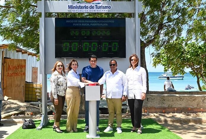Ministro Collado deja iniciada obra en la playa de Punta Rucia, Puerto Plata.