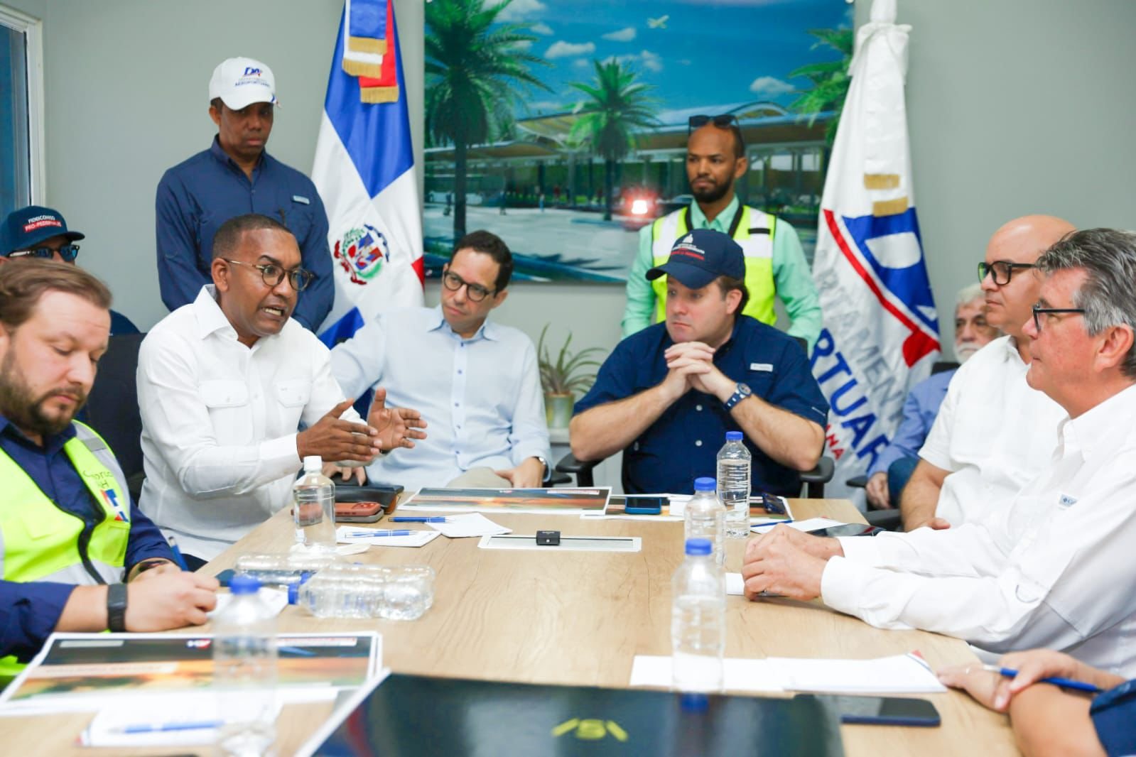 Ministro Paliza recorre construcción del Aeropuerto Internacional Cabo Rojo; avanza conforme al cronograma