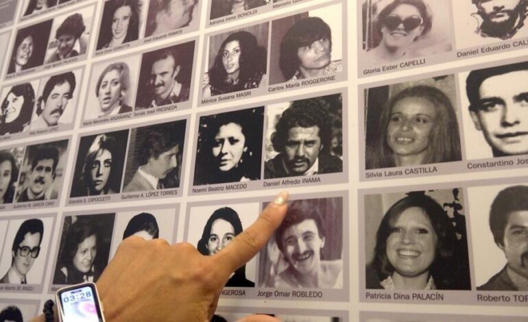 «No sé dónde nací, ni qué día»: 50 años del último golpe militar en Argentina