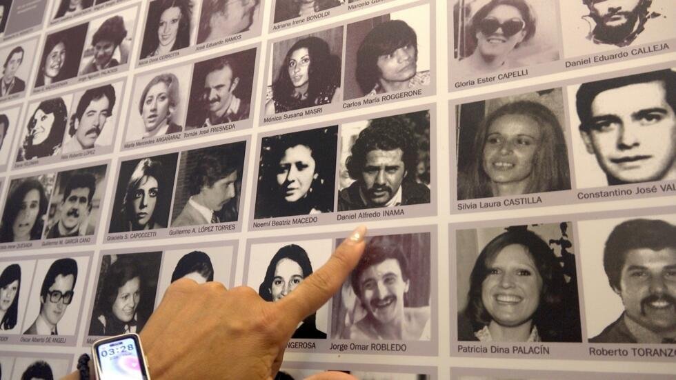 «No sé dónde nací, ni qué día»: 50 años del último golpe militar en Argentina