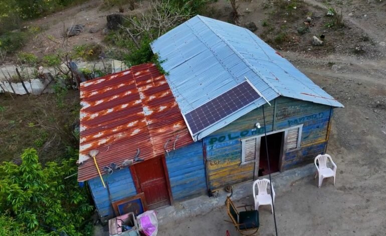 OCOA: Instalan paneles solares en 65 casas; anuncian 30 obras