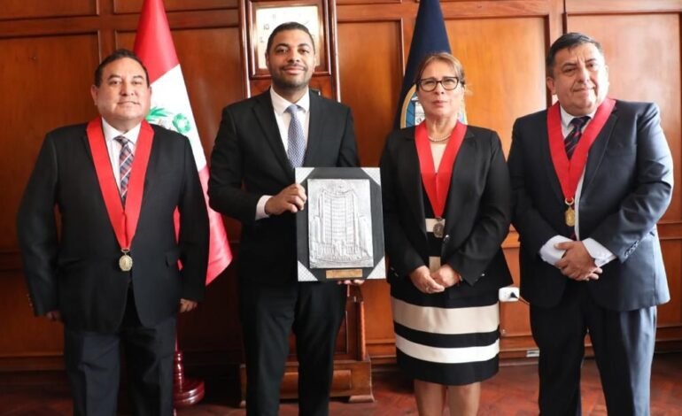 PERU: Fiscal Merlin Mateo representa a RD en intercambio alto nivel