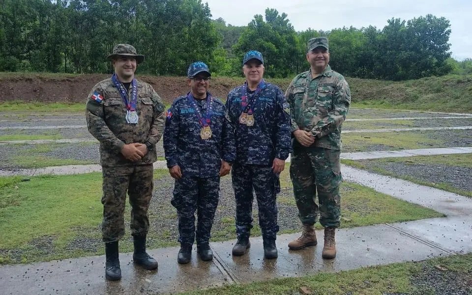 Policía Nacional barre en tiro con fusil en Juegos Militares