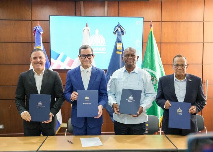 Portuaria y su sindicato de trabajadores firman pacto histórico con apoyo del Ministerio de Trabajo.