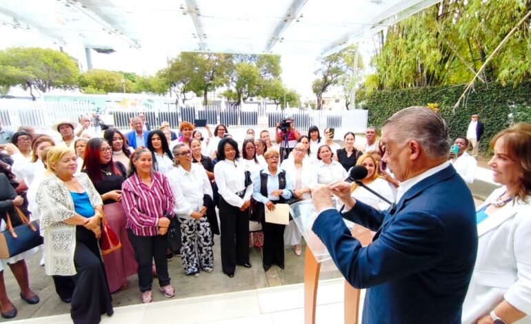 PRD conmemora natalicio de Peña Gómez y resalta su legado