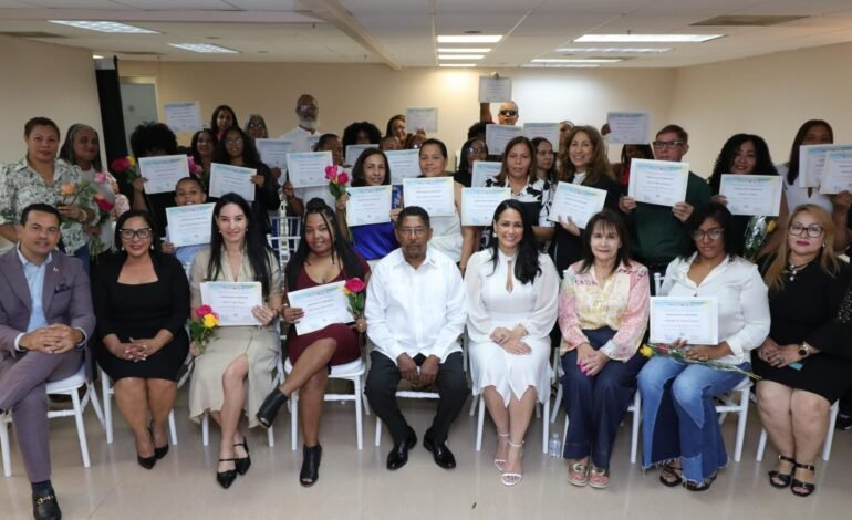 PUERTO RICO: INDEX reconoce grupo graduados de geriatría