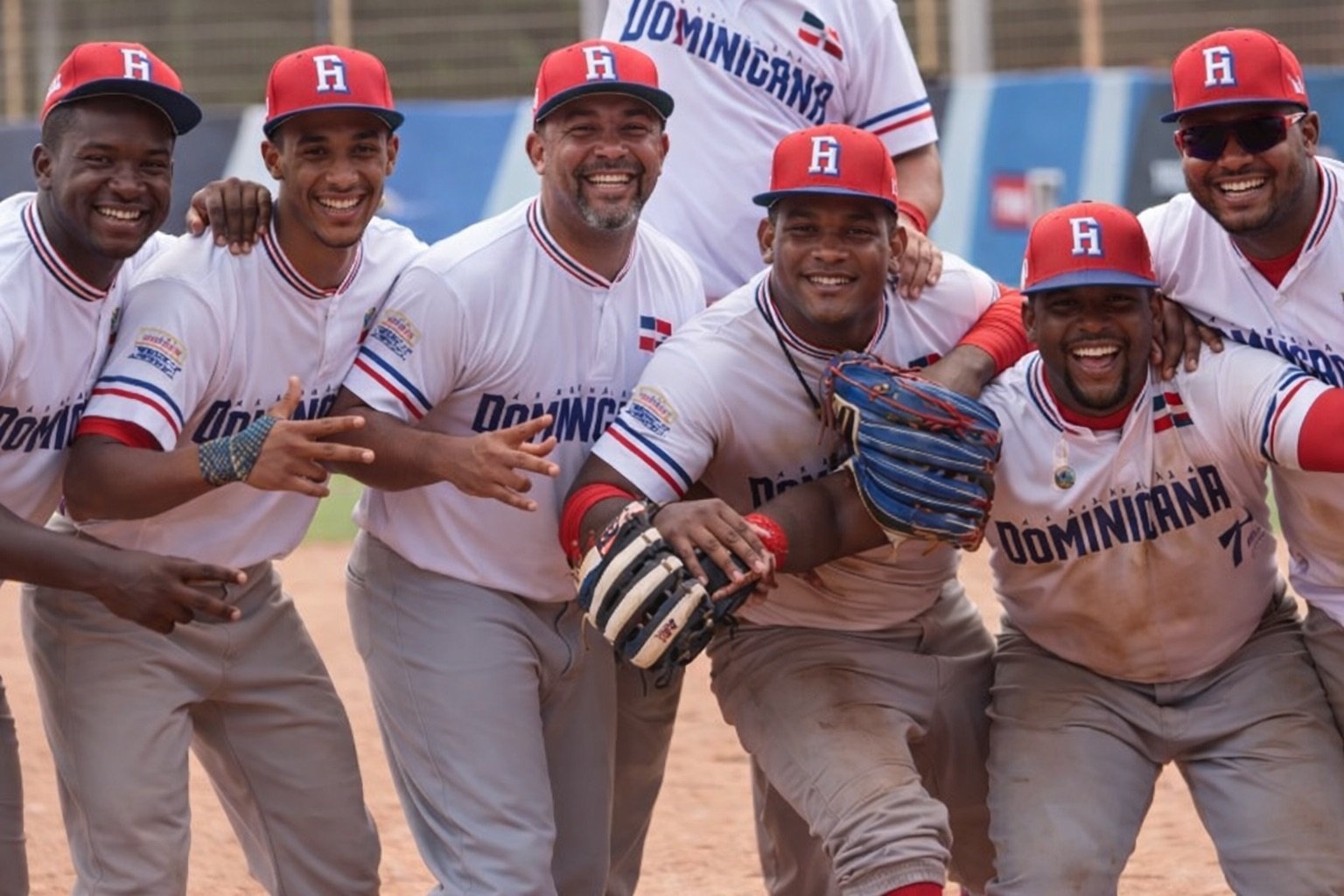 RD vence a Canadá y Cuba en Campeonato Panam de Softbol imagen