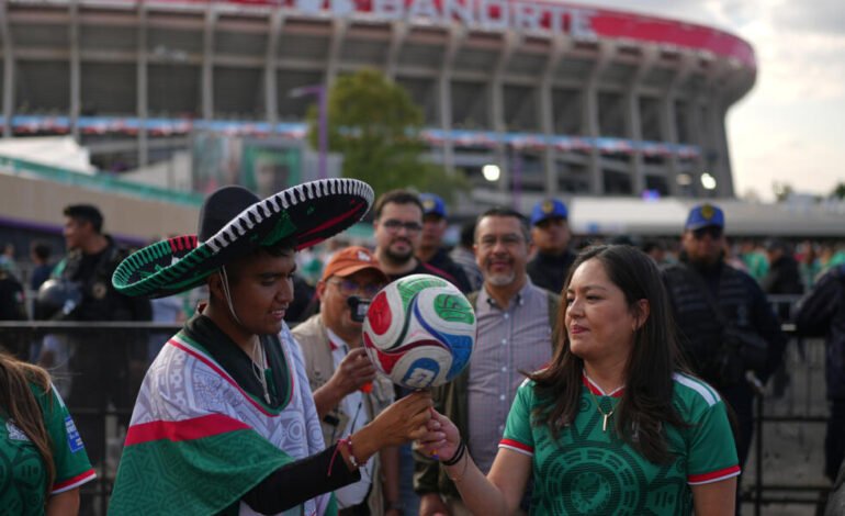 Reapertura fría y con tragedia para el estadio Azteca, sede de la inauguración mundialista