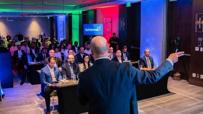 REFIDOMSA fortalece diálogo con clientes sobre perspectivas del mercado energético