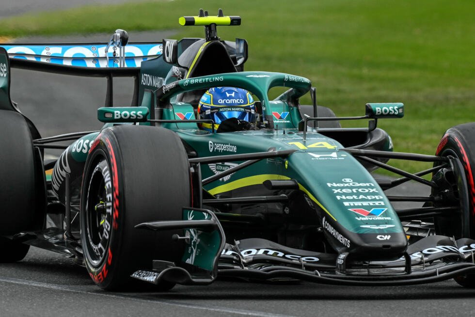 El Aston Martin del español Fernando Alonso durante la sesión de clasificación para el GP de Australia de F1, en el circuito Albert Park de Melbourne el 7 de marzo de 2026