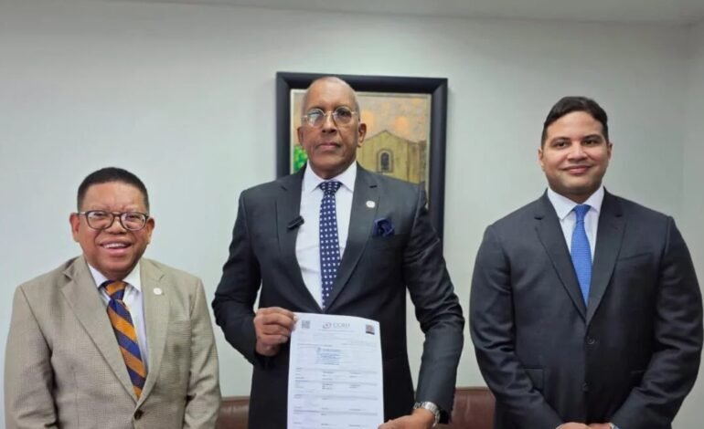 Santana García actualiza CC declaración de patrimonio