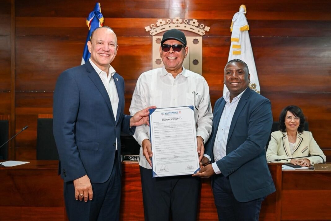 Santiago declara a Fernando Villalona como Hijo Adoptivo