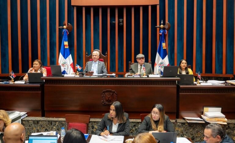Senado aprueba una ley que regula uso de medios digitales