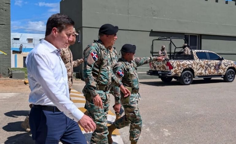 Senador EU visita frontera, dice RD el «mejor amigo» de su país
