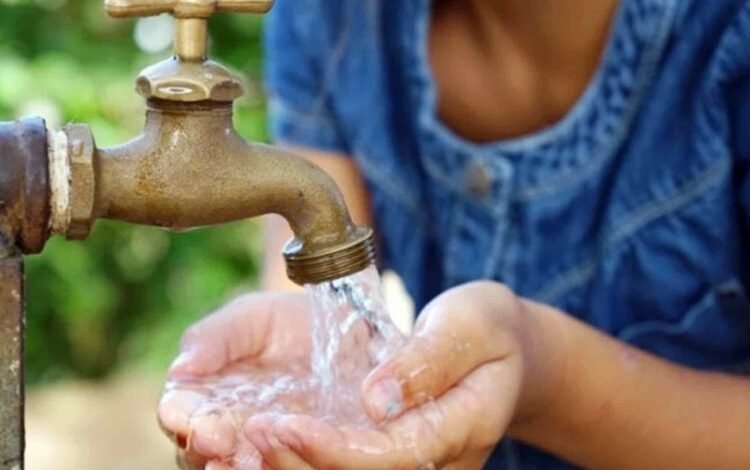 Sólo el 17 % de los hogares en RD recibe agua regularmente