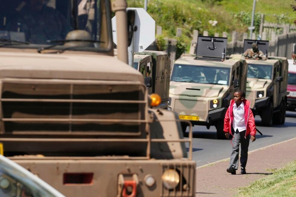 Las Fuerzas de Defensa Nacional de Sudáfrica se despliegan en Johannesburgo, Sudáfrica, el miércoles 11 de marzo de 2026.