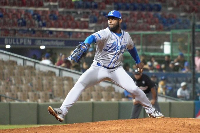 Tigres del Licey retienen al relevista Anderson Severino