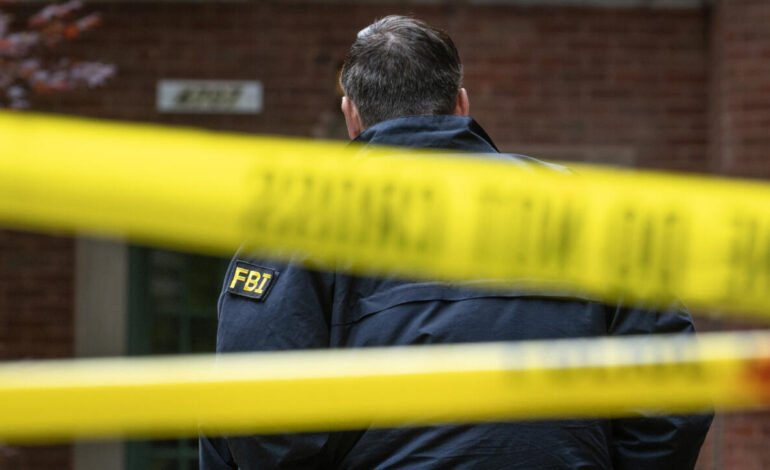 Tres muertos y 18 heridos deja un tiroteo en un bar de Texas; el FBI investiga como posible acto terrorista