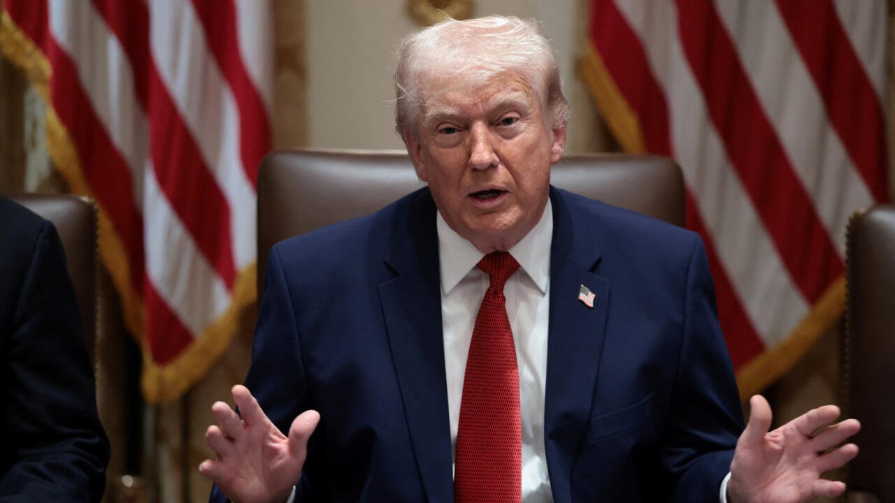 Trump afirma que Irán está “rogando” por un acuerdo; Teherán ve “contradictorio” que EE. UU. pida negociar y envíe más tropas