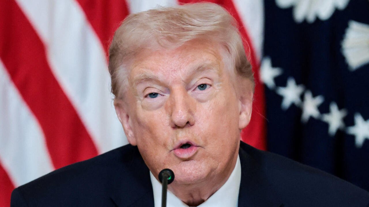 Trump afirma que las defensas iraníes están debilitadas y reprocha a países que descartan acciones militares en Ormuz