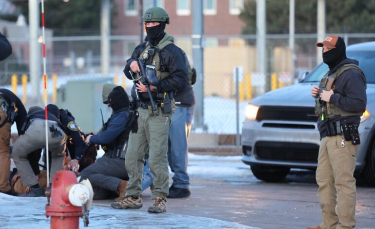 Trump amenaza con desplegar el ICE en aeropuertos por la parálisis presupuestaria
