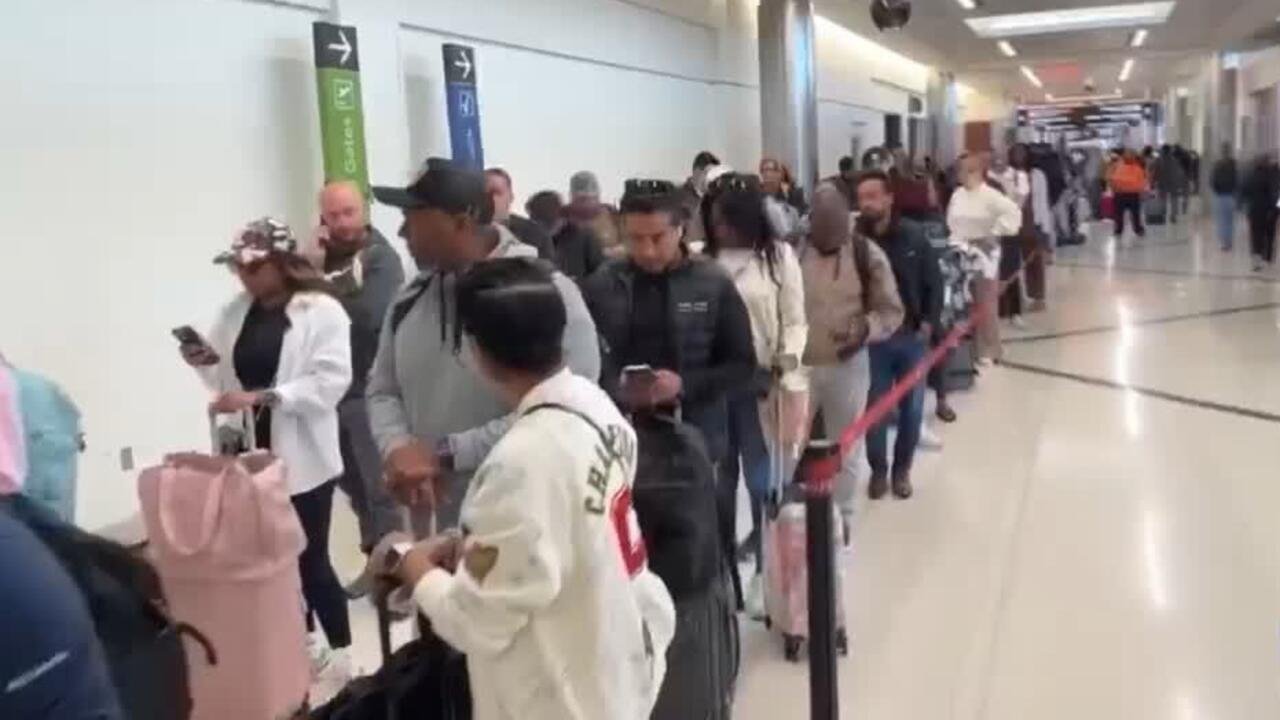 Trump amenaza con enviar a ICE a los aeropuertos para «aliviar» labores de seguridad