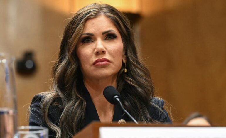 Trump destituye a la Secretaria Seguridad Nacional Kristi Noem