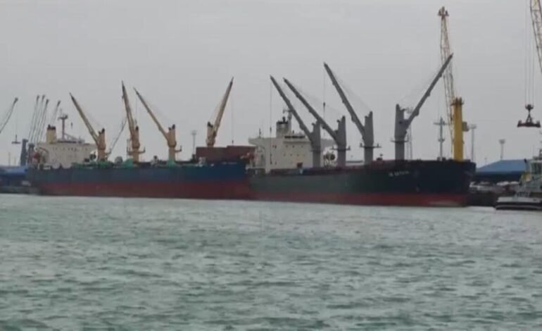 Trump pide a otros países que envíen buques a Ormuz para forzar desbloqueo del estrecho