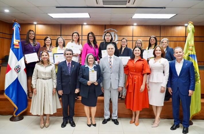 TSE entrega “Trofeo Superior a la Excelencia de la Mujer 2026”