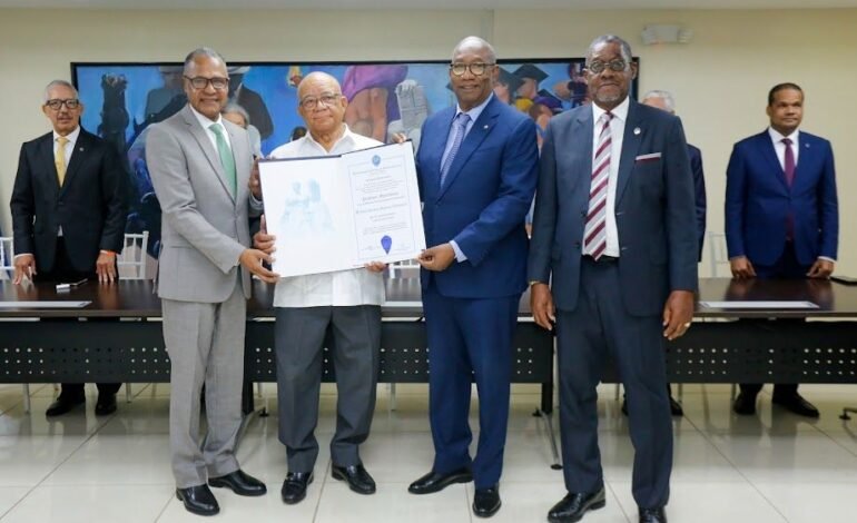 UASD otorga título Meritísimo a José A. Martínez Lafontaine