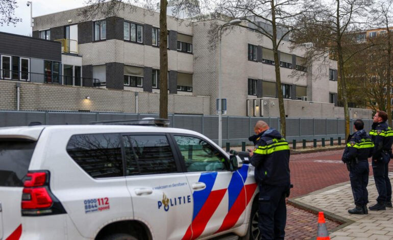 Un ataque con un explosivo contra una escuela judía en Ámsterdam deja daños leves