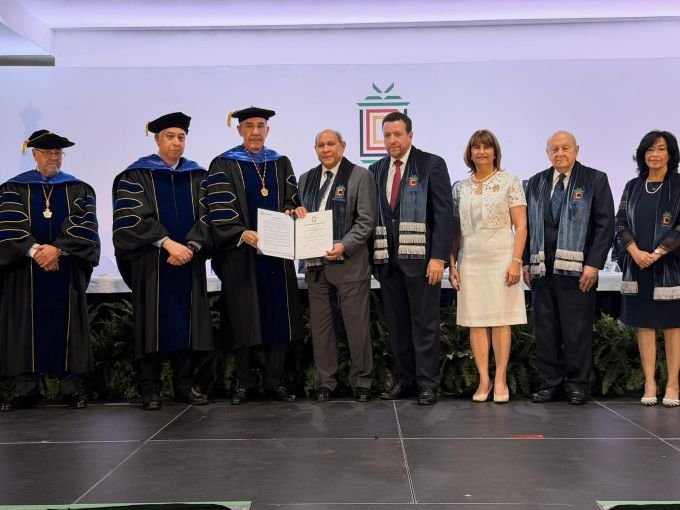 UNICARIBE otorga Doctor Honoris Causa a García Fermín