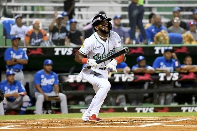 Utility Vidal Brujan llega en cambio a Leones del Escogido