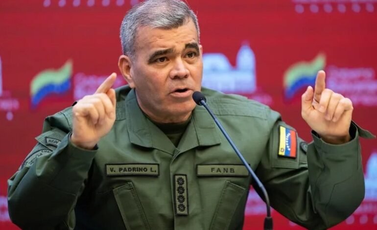 VENEZUELA: Delcy Rodríguez destituye al Ministro de Defensa