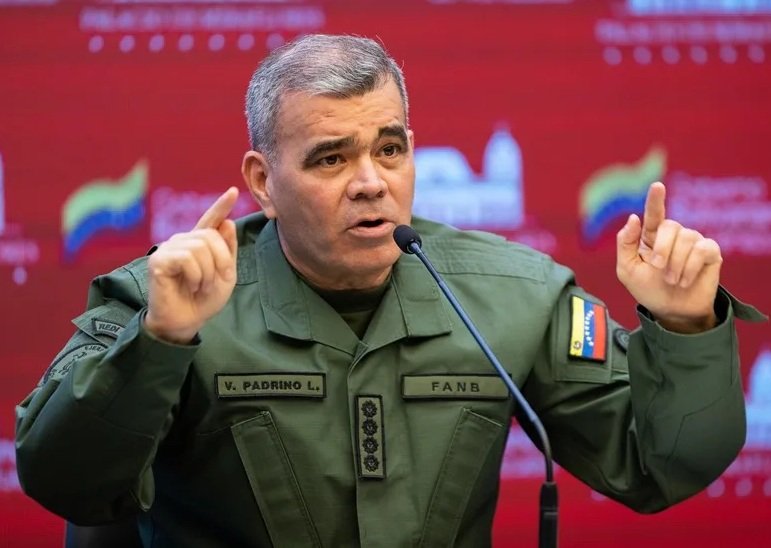 VENEZUELA: Delcy Rodríguez destituye al Ministro de Defensa