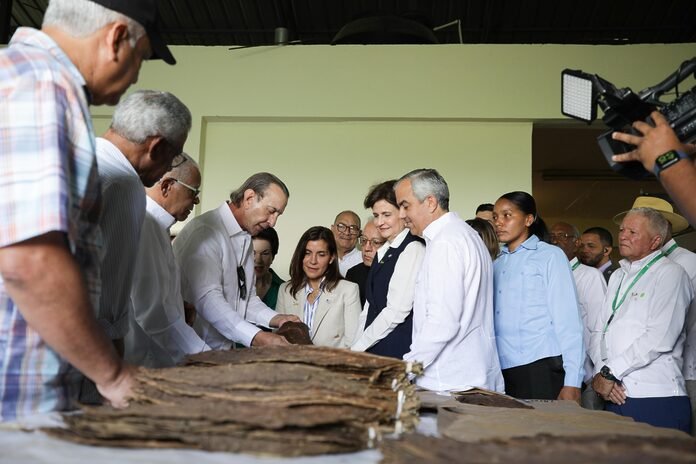 Vicepresidenta Raquel Peña y embajadora de EE. UU. destacan el liderazgo del Cibao en la industria tabacalera