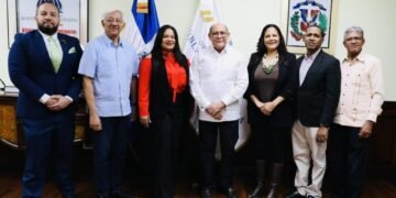 ADOMPRETUR y MESCYT exploran alianza para capacitar periodistas