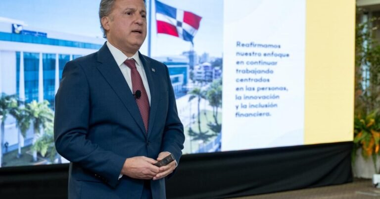 APAP cierra 2025 con crecimiento superior al sistema financiero