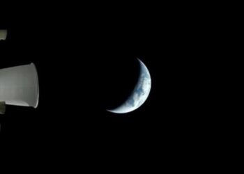 Artemis II abandona órbita terrestre y enciende motores hacia la Luna