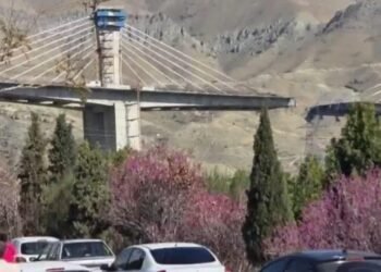 Ataque parte en dos un puente entre Teherán y Karaj y deja varios muertos