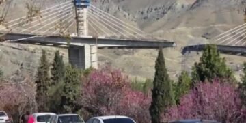 Ataque parte en dos un puente entre Teherán y Karaj y deja varios muertos