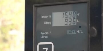 Bajan los precios de la gasolina en España: cómo los gobiernos enfrentan el alza en Europa