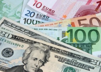 Dólar subió un centavo, euro 25; eran vendidos a 61.20 y 72.39